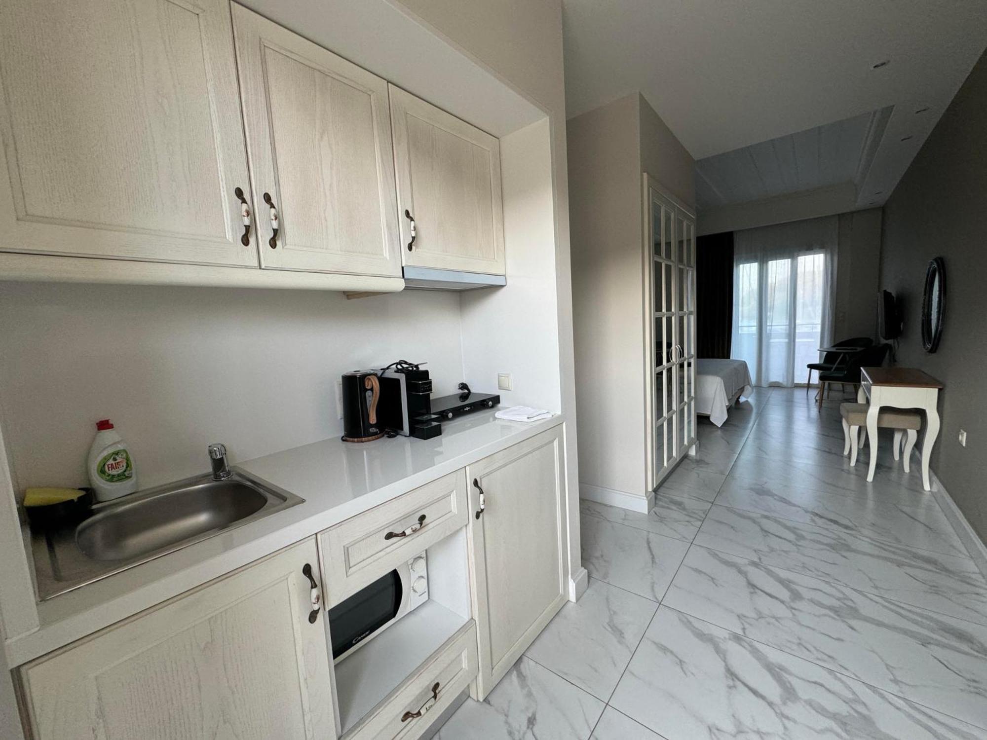 Iris Premium Aparthotel Nidhrion Exteriör bild