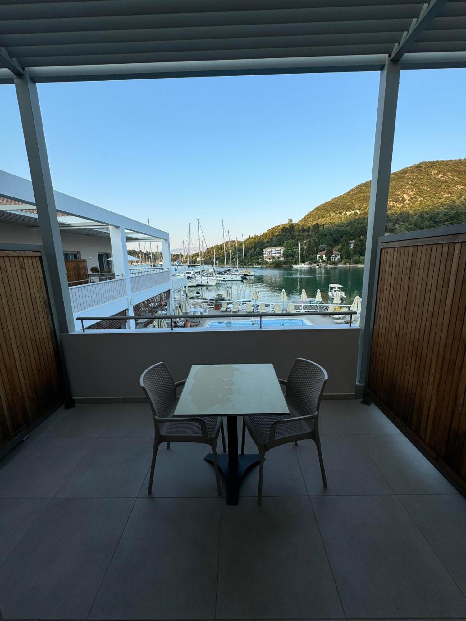 Iris Premium Aparthotel Nidhrion Exteriör bild
